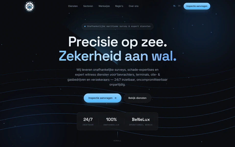 Hero van de website van Pliev Inspecs: de kop Precisie op zee. Zekerheid aan wal. boven een donker zeeveld met sonarlijnen, met daaronder 24/7 inzetbaar, 100% onafhankelijk en Benelux als operationeel bereik.